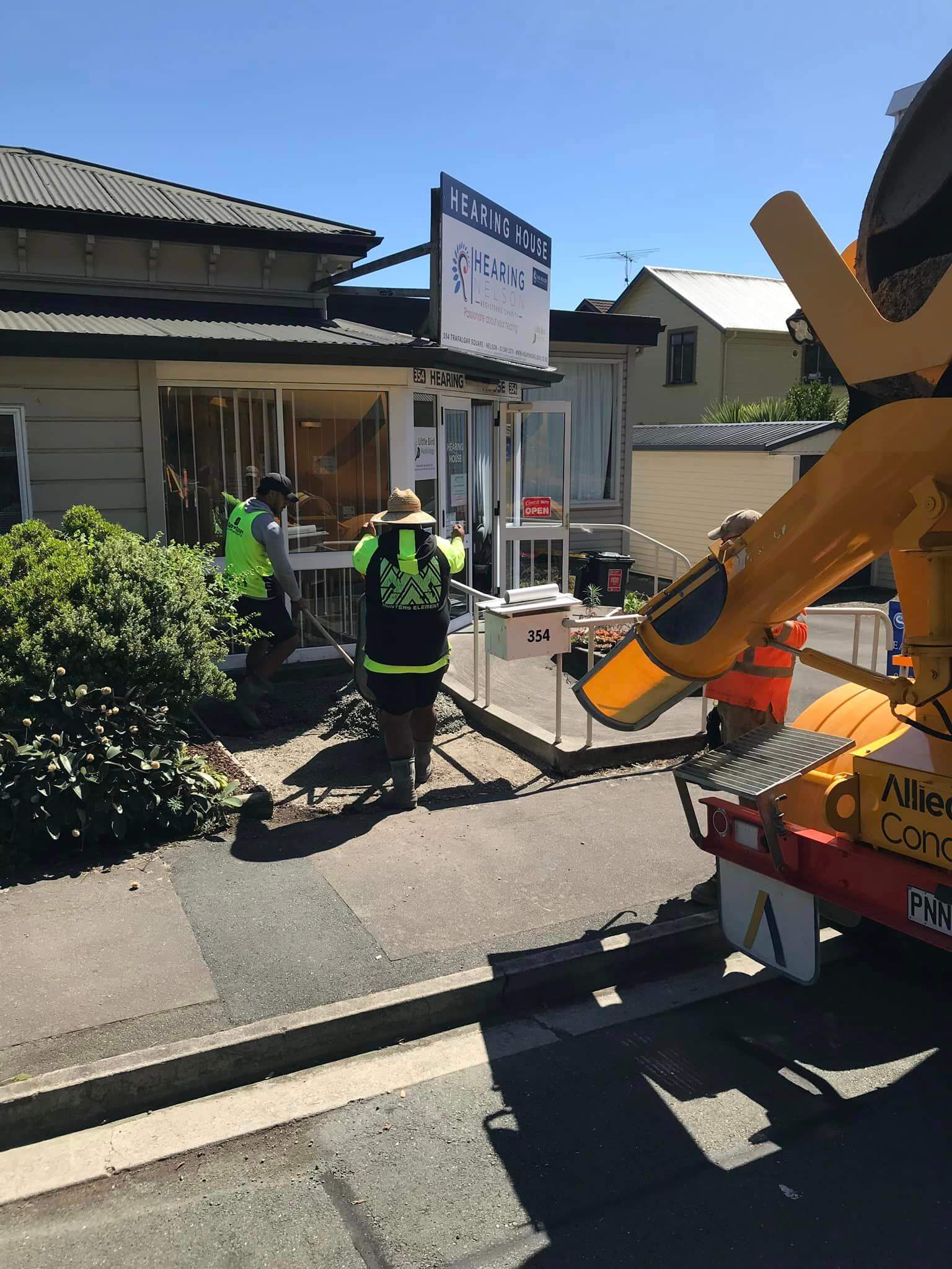 Special donation to the hearing house 1